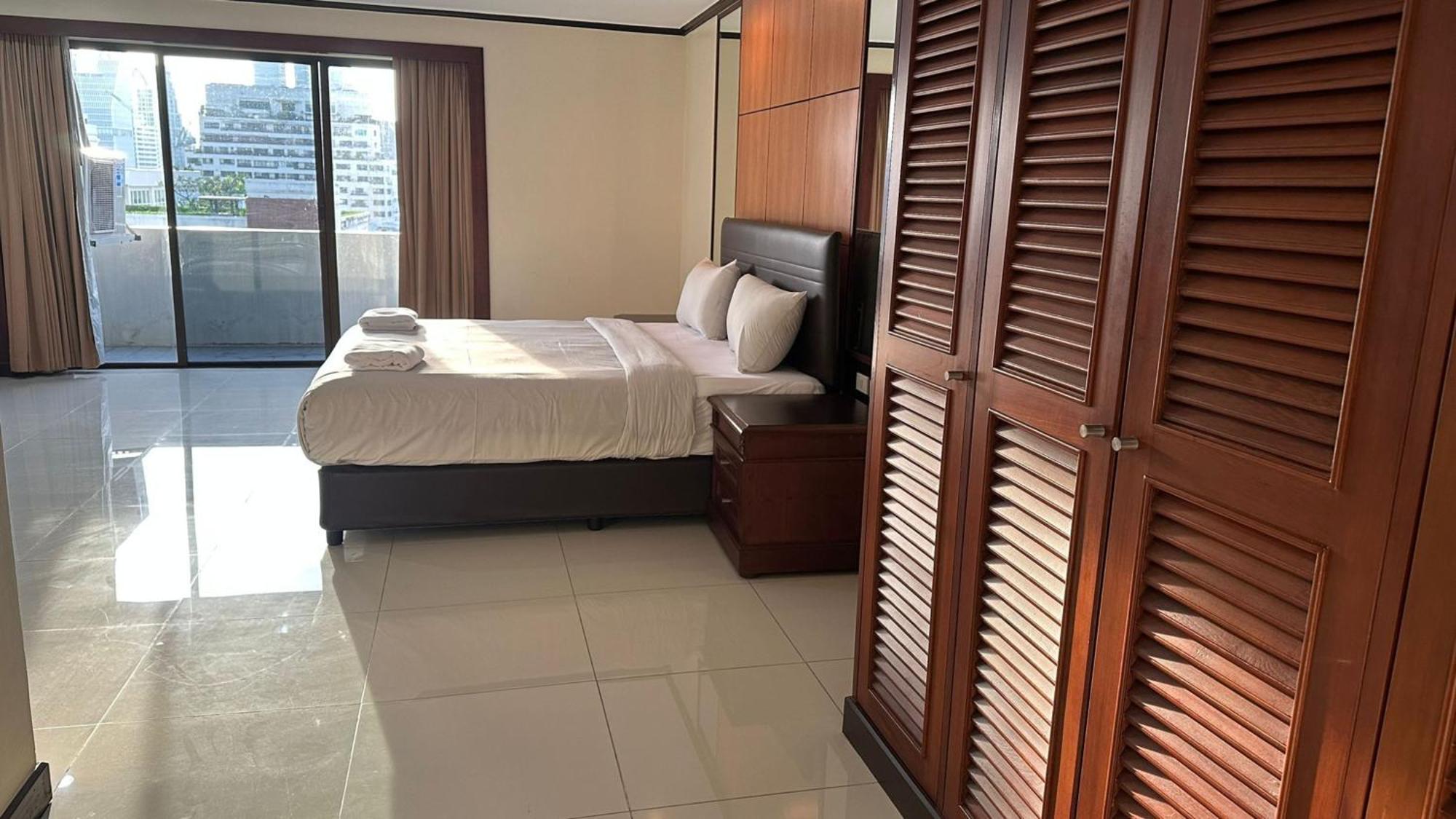 Affordable Serviced Apartments In Nana Omni Tower - Prime Sukhumvit Location Bangkok Dış mekan fotoğraf