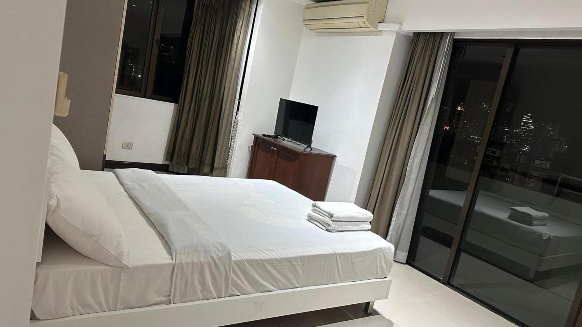 Affordable Serviced Apartments In Nana Omni Tower - Prime Sukhumvit Location Bangkok Dış mekan fotoğraf