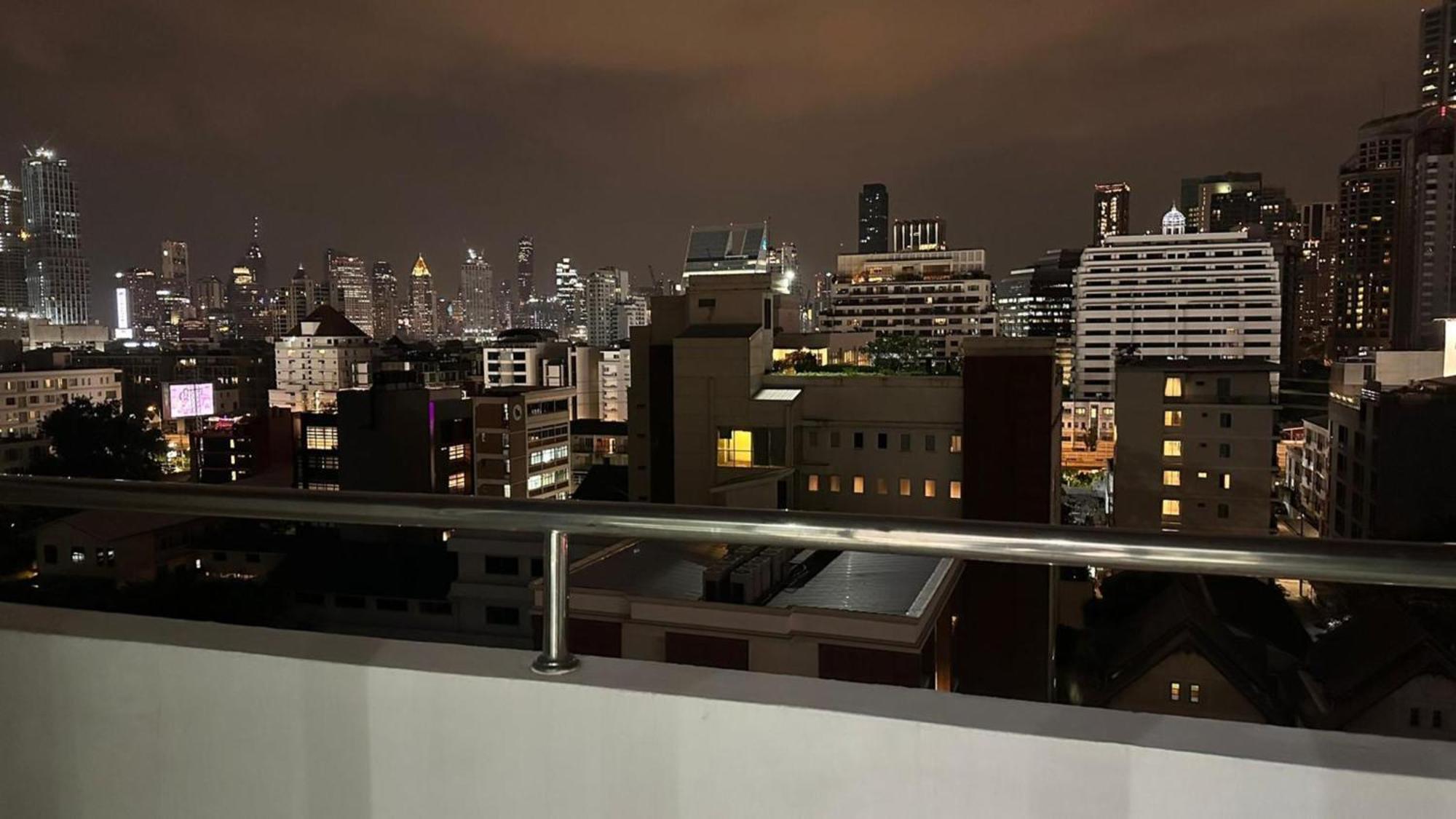 Affordable Serviced Apartments In Nana Omni Tower - Prime Sukhumvit Location Bangkok Dış mekan fotoğraf