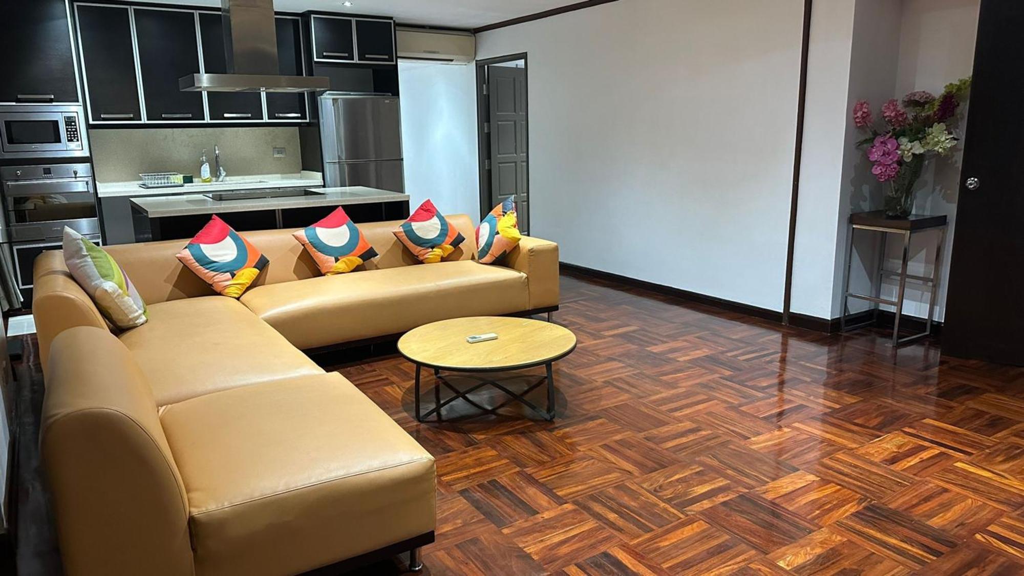 Affordable Serviced Apartments In Nana Omni Tower - Prime Sukhumvit Location Bangkok Dış mekan fotoğraf