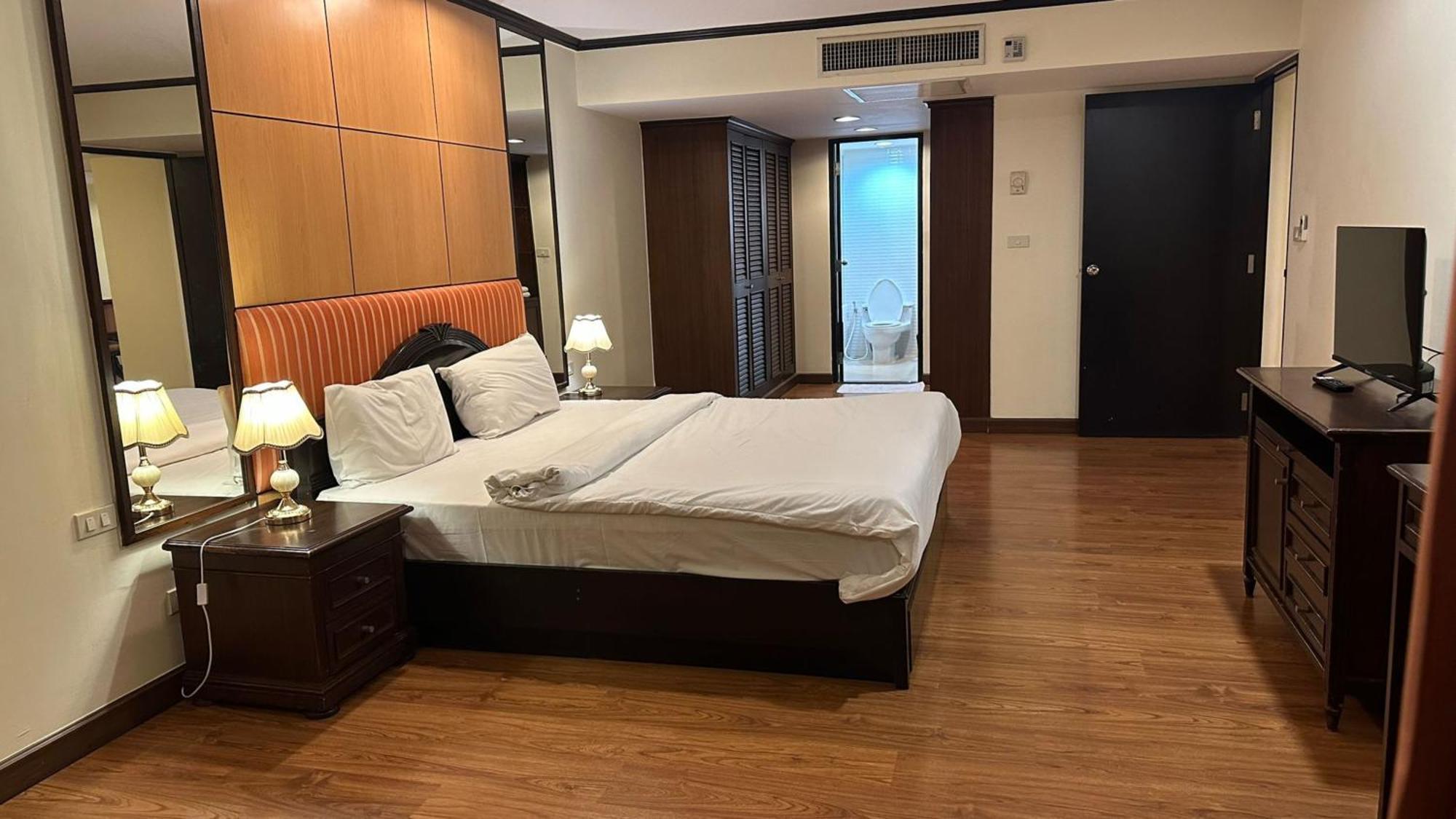 Affordable Serviced Apartments In Nana Omni Tower - Prime Sukhumvit Location Bangkok Dış mekan fotoğraf