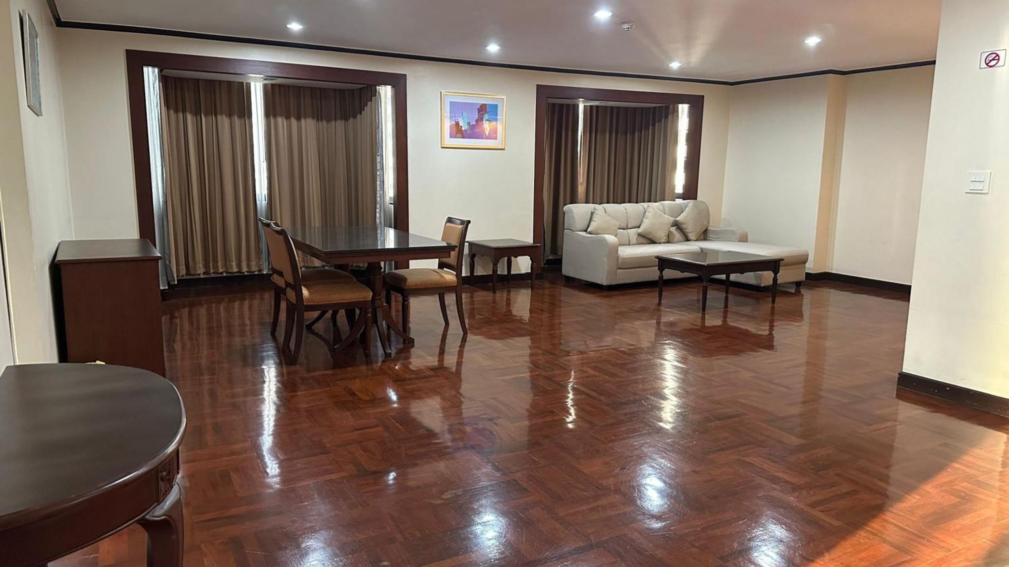 Affordable Serviced Apartments In Nana Omni Tower - Prime Sukhumvit Location Bangkok Dış mekan fotoğraf