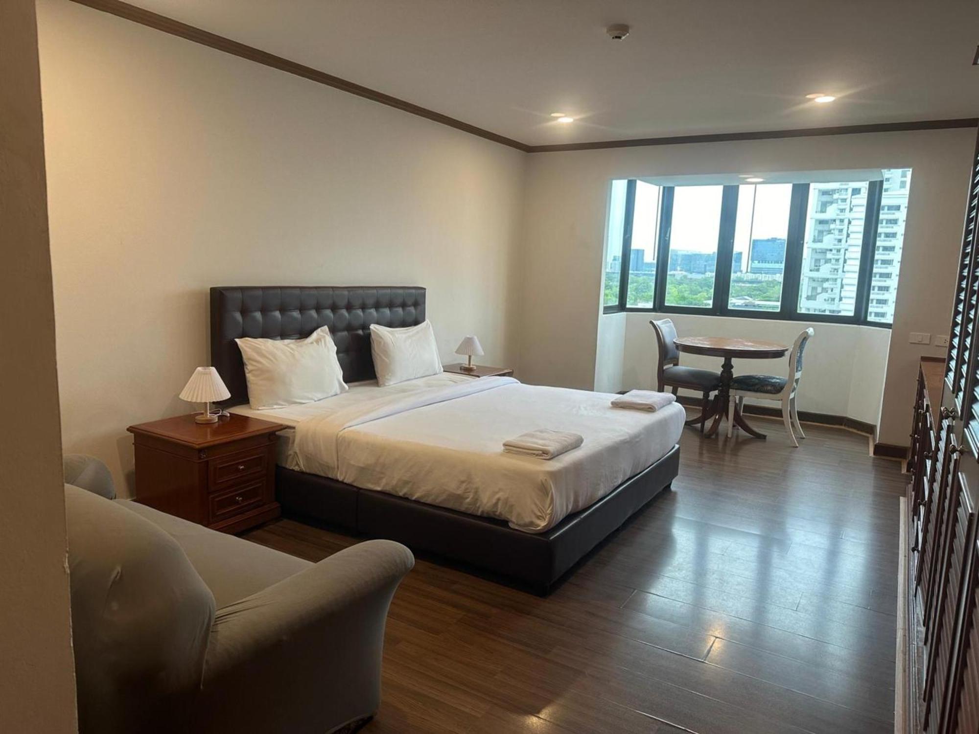 Affordable Serviced Apartments In Nana Omni Tower - Prime Sukhumvit Location Bangkok Dış mekan fotoğraf
