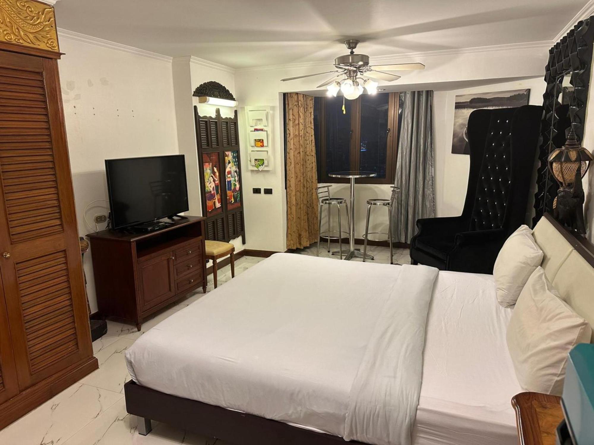 Affordable Serviced Apartments In Nana Omni Tower - Prime Sukhumvit Location Bangkok Dış mekan fotoğraf