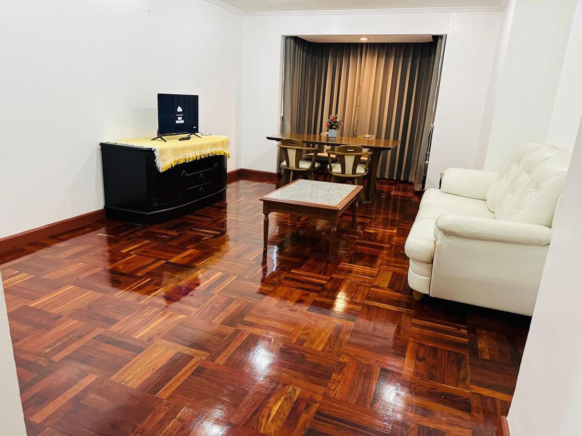 Affordable Serviced Apartments In Nana Omni Tower - Prime Sukhumvit Location Bangkok Dış mekan fotoğraf