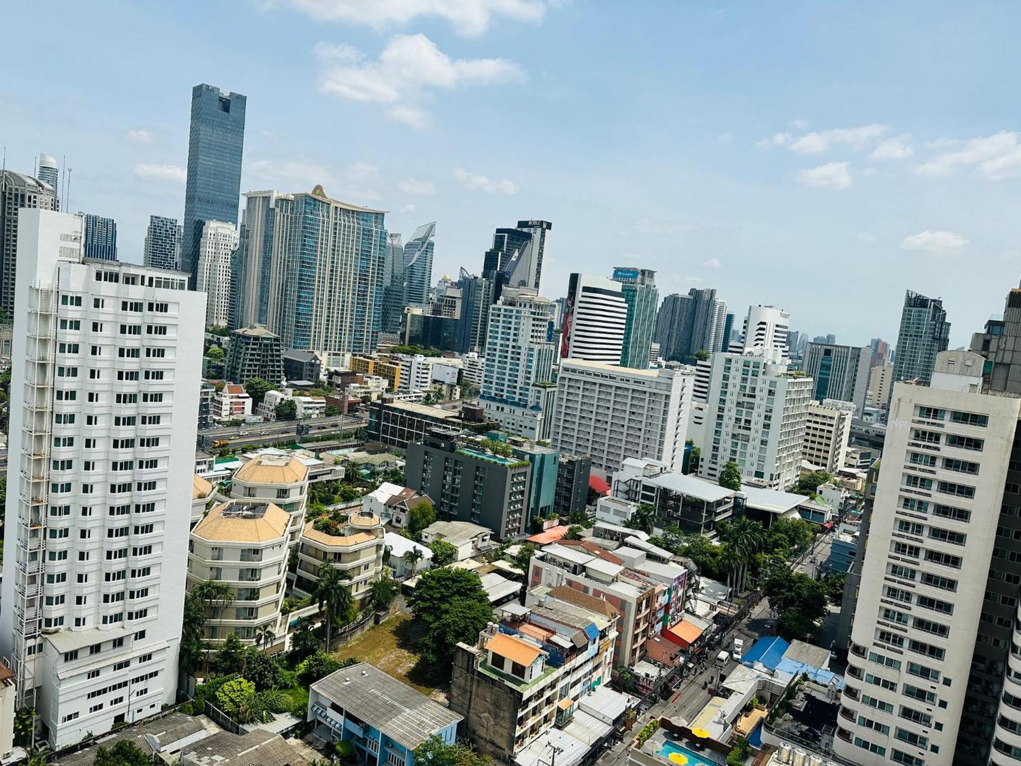 Affordable Serviced Apartments In Nana Omni Tower - Prime Sukhumvit Location Bangkok Dış mekan fotoğraf