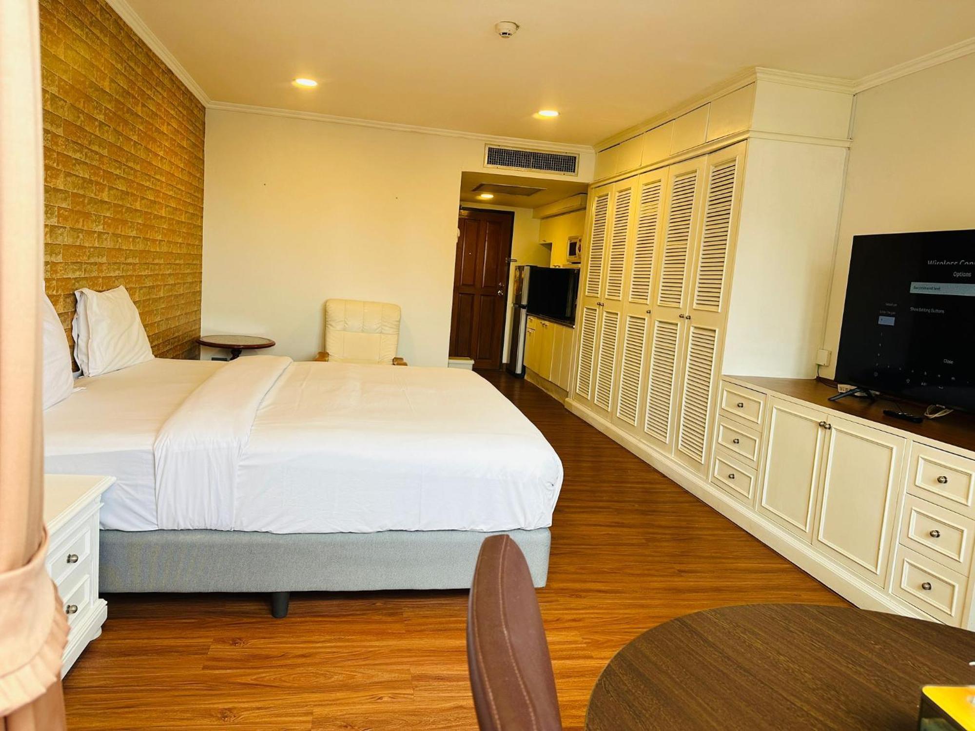 Affordable Serviced Apartments In Nana Omni Tower - Prime Sukhumvit Location Bangkok Dış mekan fotoğraf