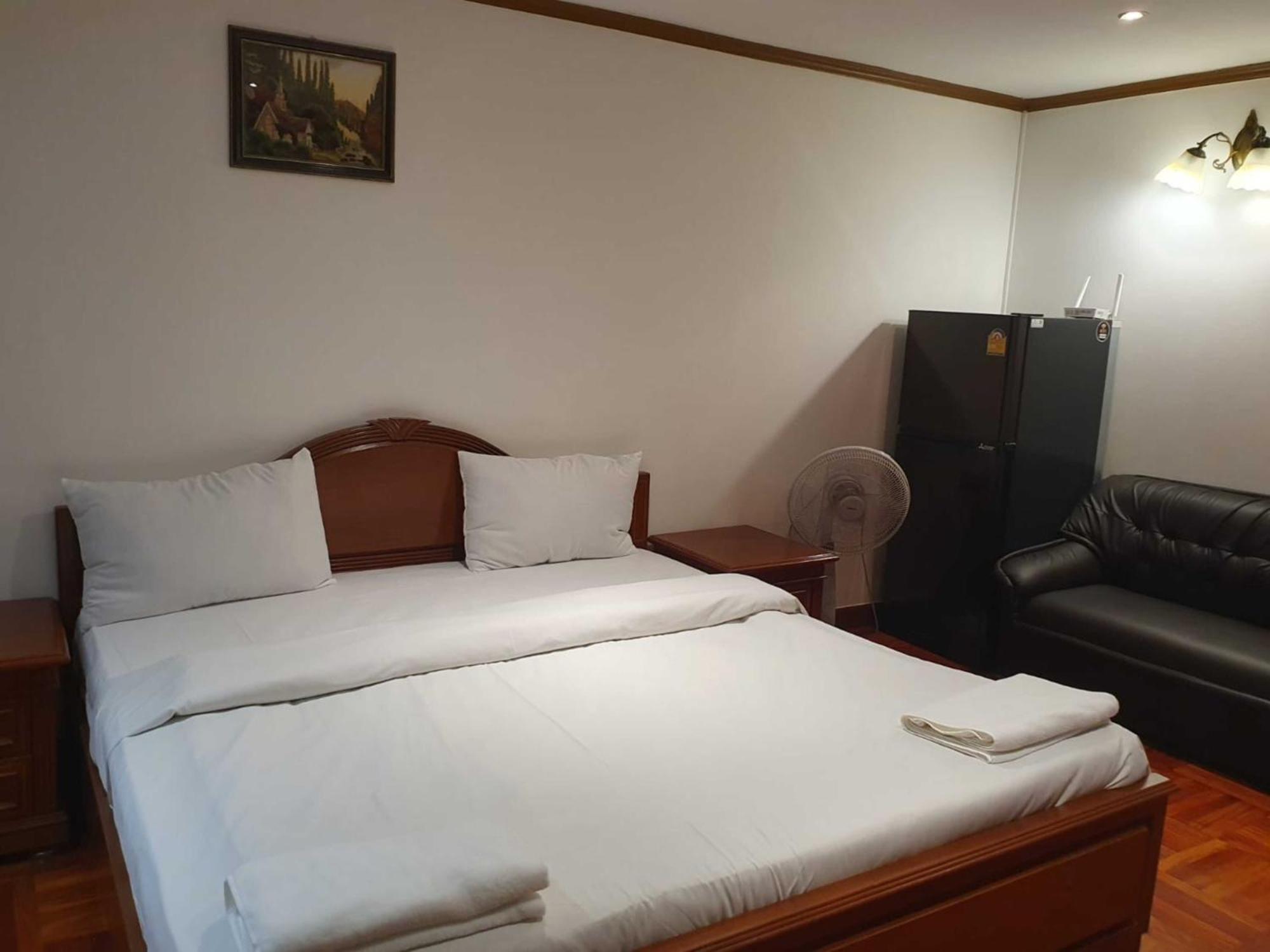 Affordable Serviced Apartments In Nana Omni Tower - Prime Sukhumvit Location Bangkok Dış mekan fotoğraf