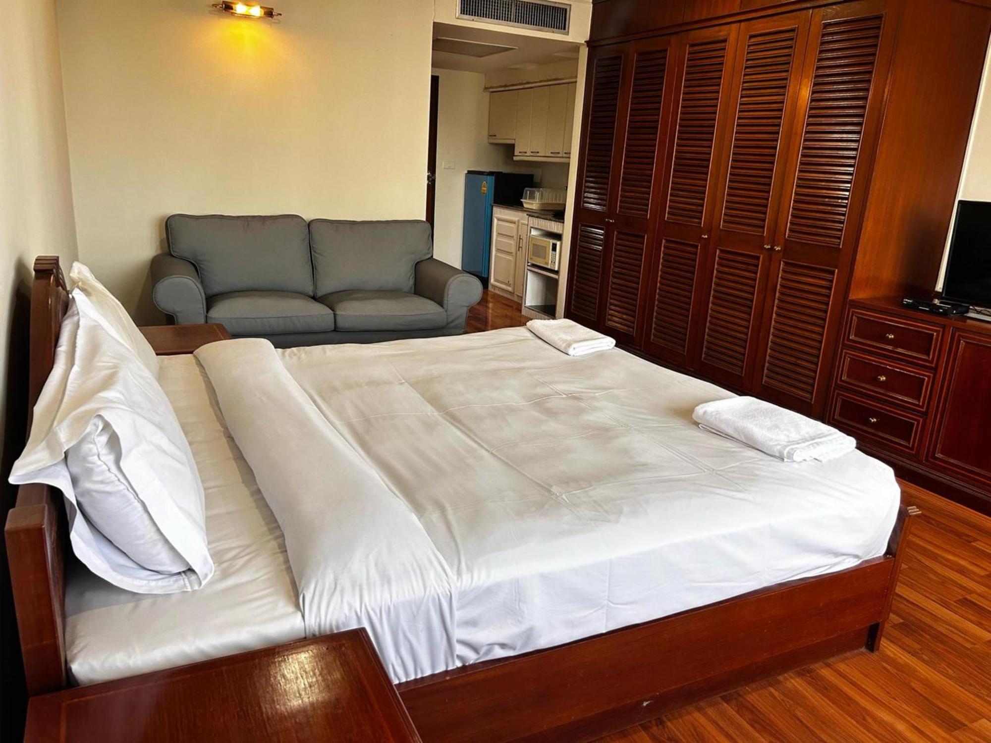 Affordable Serviced Apartments In Nana Omni Tower - Prime Sukhumvit Location Bangkok Dış mekan fotoğraf